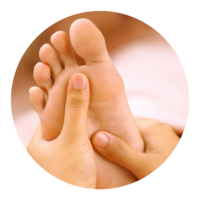 réflexologie une technique manuelle utilisée en naturopathie pour activer l'auto régulation et l'auto guérison